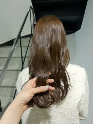 セミロング カラー yiye青山店所属・yiye shioriのヘアスタイル