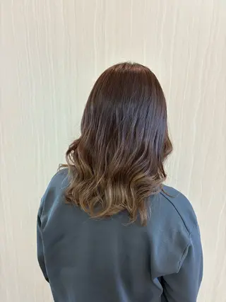 ミディアム 齋藤 多美のヘアスタイル