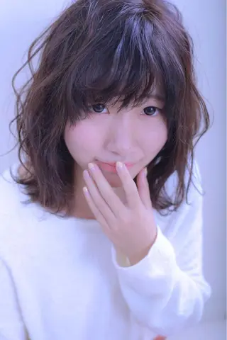 ミディアム 伊藤 裕貴のヘアスタイル