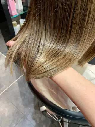 ショート カラー 艶髪/白髪ぼかし ヘッドスパ/大野結菜のヘアスタイル