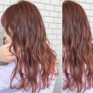 ミディアム カラー JuNブリーチに 縮毛矯正するプロのヘアスタイル