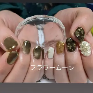 ネイル フラワー ムーンのネイルデザイン