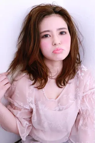 ミディアム セミロング カラー パーマ IVY joure Suzu.のヘアスタイル