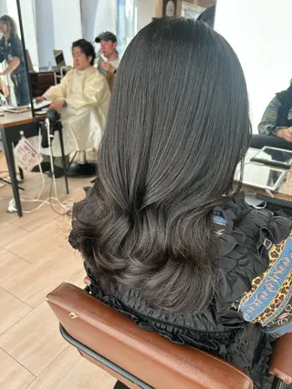 セミロング 🎀大竹美侑／顔まわ りカット／レイヤーのヘアスタイル