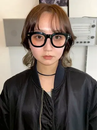 ミディアム kosoraレイヤー ハイトーン/デザインのヘアスタイル