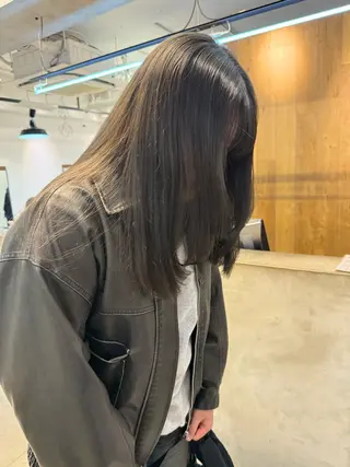 ミディアム カラー ミルクティー× グレージュMOMOのヘアスタイル