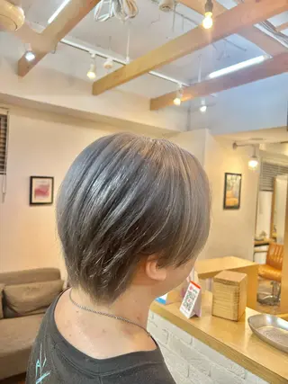 カラー glam ミサキのヘアスタイル