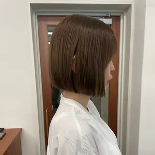 ショート 暖色カラー/ おおいえひびきのヘアスタイル