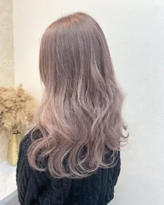 セミロング カラー ANKH CROSS 新宿店所属・色ムラ修正の神様 新宿ハイトーンかすみのヘアスタイル