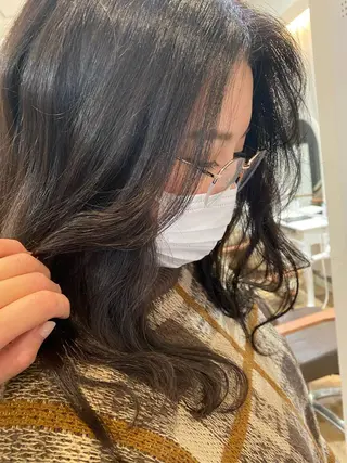 セミロング カラー 新谷 桃子のヘアスタイル