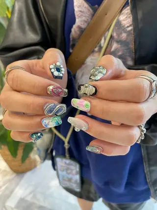 ネイル Shiori･:* 💫のネイルデザイン