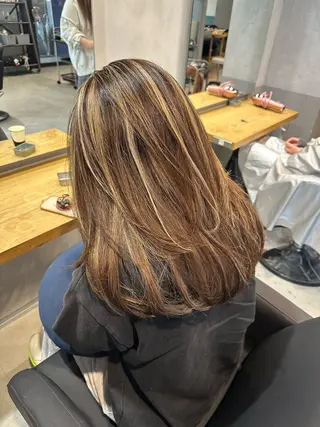 セミロング カラー 💖ハイライト/ハイ トーン💖MIKIのヘアスタイル