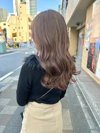 セミロング W所属・小林 朋花のヘアスタイル