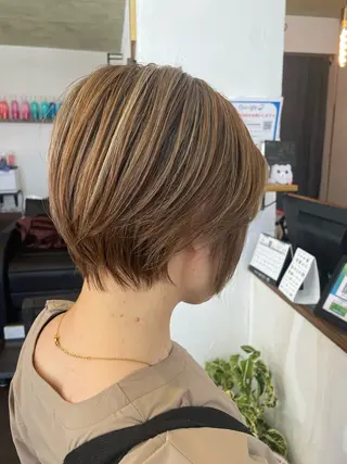 ショート カラー 皆尾 忠位のヘアスタイル