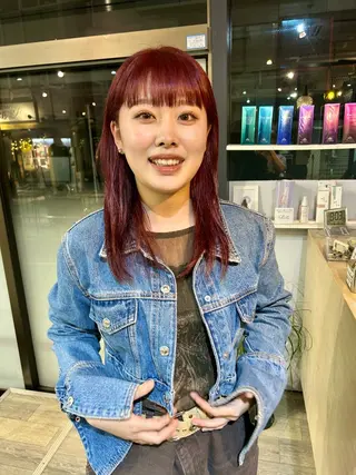 ミディアム W所属・小林 朋花のヘアスタイル
