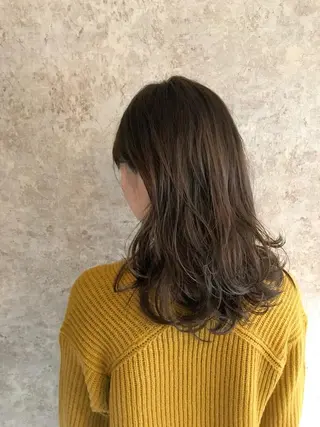 ミディアム カラー パーマ レイヤーカット 早崎太生のヘアスタイル