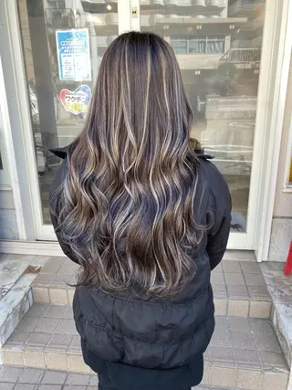 ロング 山本 茉希のヘアスタイル