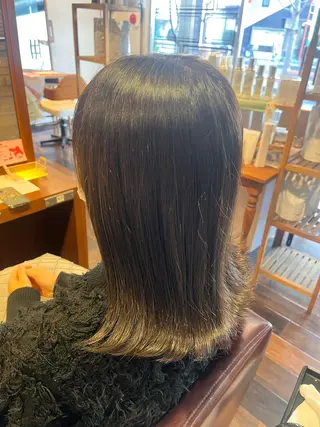 セミロング よしだ しおりのヘアスタイル