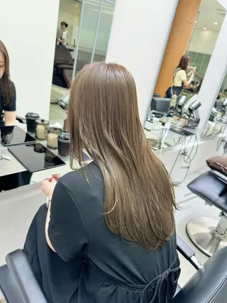 ロング カラー ブリーチなし 寒色カラーのヘアスタイル