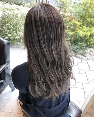 ロング カラー 白髪ぼかしモデル募集 今村理央奈のヘアスタイル