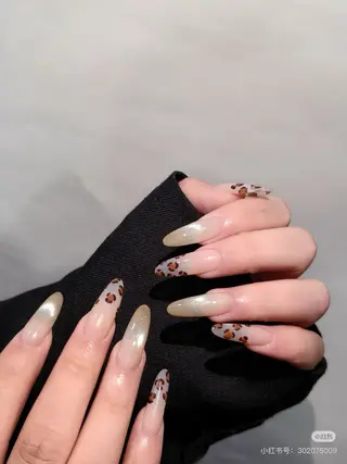 ネイル 高木 維麗絲のネイルデザイン