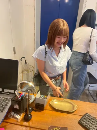 ショート カラー MIOベージュカラー 柔らかいカラーのヘアスタイル