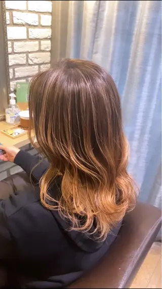 ミディアム Labimani所属・近藤 七海／箕面／艶カラーのヘアスタイル