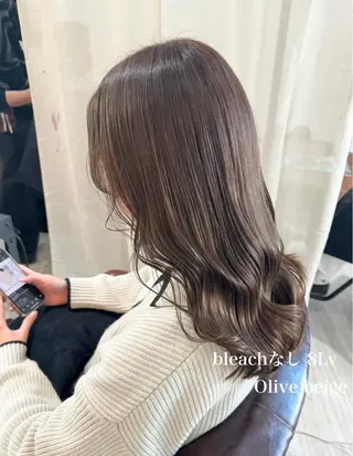 セミロング 金気 真央のヘアスタイル