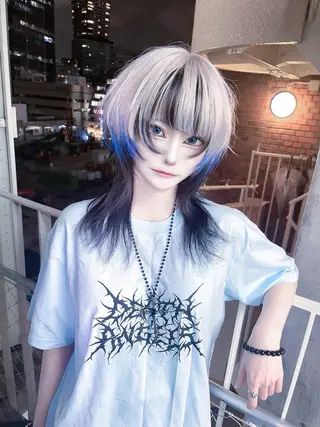 ミディアム カラー ホワイト&レイヤーカ ットエクステ長畠俊輔のヘアスタイル