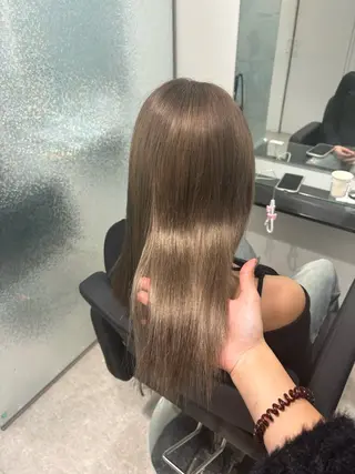 セミロング Yuzu️🫧/艶 ハイトーン/韓国ヘアのヘアスタイル