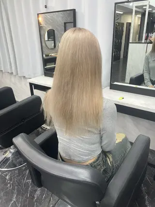 セミロング カラー Ria OSAKA　梅田所属・マリカ🦋韓国 ハイトーン/エクステのヘアスタイル