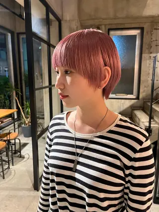 ショート china/ボブ /ブリーチカラーのヘアスタイル