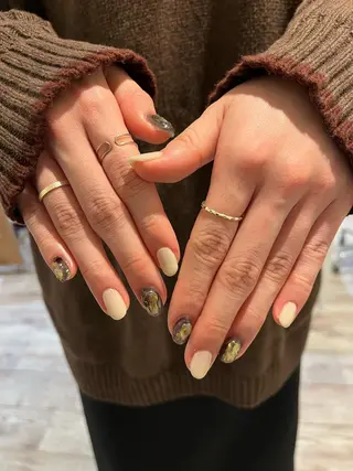 ネイル une／YUKINA 🫧大人nuanceのネイルデザイン