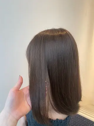 ミディアム 磯引 美菜のヘアスタイル