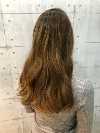 ロング 金沢 広美のヘアスタイル