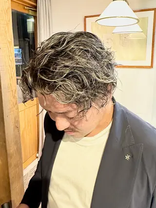 ミディアム カラー メンズ kai .のヘアスタイル