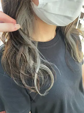セミロング カラー 佐藤 芽依のヘアスタイル