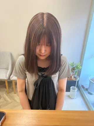 セミロング 髪質改善ミルクティー SATSUKI🌼.のヘアスタイル