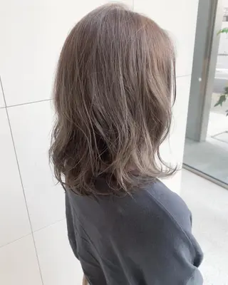 セミロング カラー K. SUZUKAのヘアスタイル