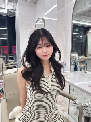 ロング kiti SAKAE所属・のり/顔まわり/韓国 /レイヤーカットのヘアスタイル