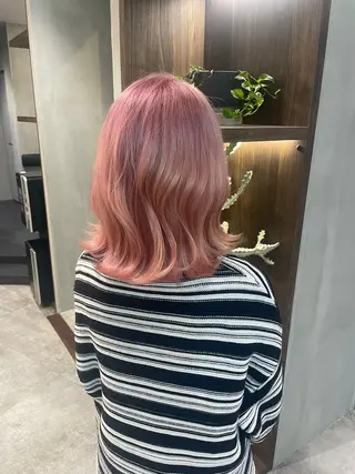 ミディアム カラー Toiro 新宿所属・ハイトーン/透明感 yuinaのヘアスタイル