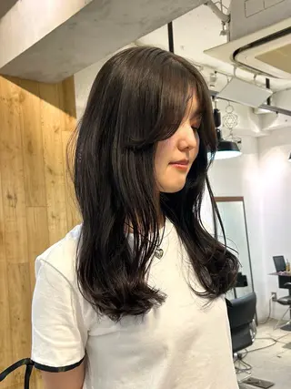 カラー moeka 表参道のヘアスタイル