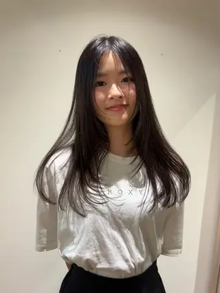 ロング 津田 里菜のヘアスタイル