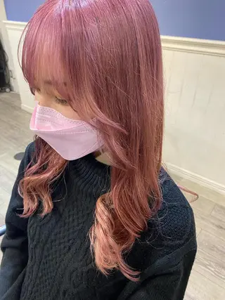 セミロング W所属・小林 朋花のヘアスタイル