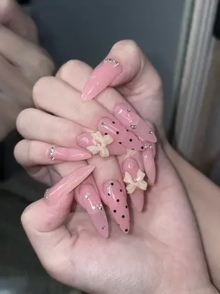 ネイル NES NAIL所属・さゆり￤推しキャラ ￤ロングネイル🩷のネイルデザイン