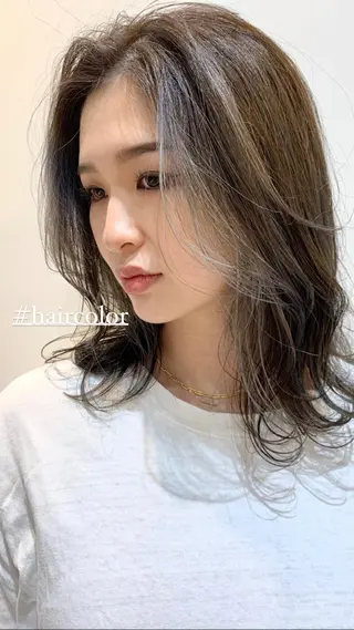 ミディアム カラー 吉原 由菜のヘアスタイル