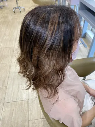 ミディアム 内田 遥香のヘアスタイル