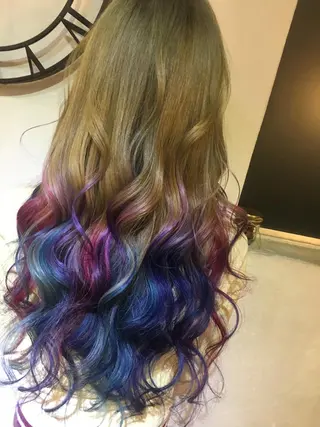 ロング カラー パーマ ヘアアレンジ 推し活専用 【派手髪】飯野ゆかりのヘアスタイル