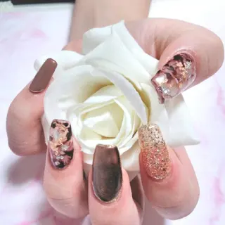 ネイル エステとネイル ローズコンフォートのネイルデザイン