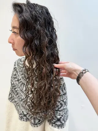 ロング パーマ パーマ×レイヤー| カラー カホ🪩🤍のヘアスタイル